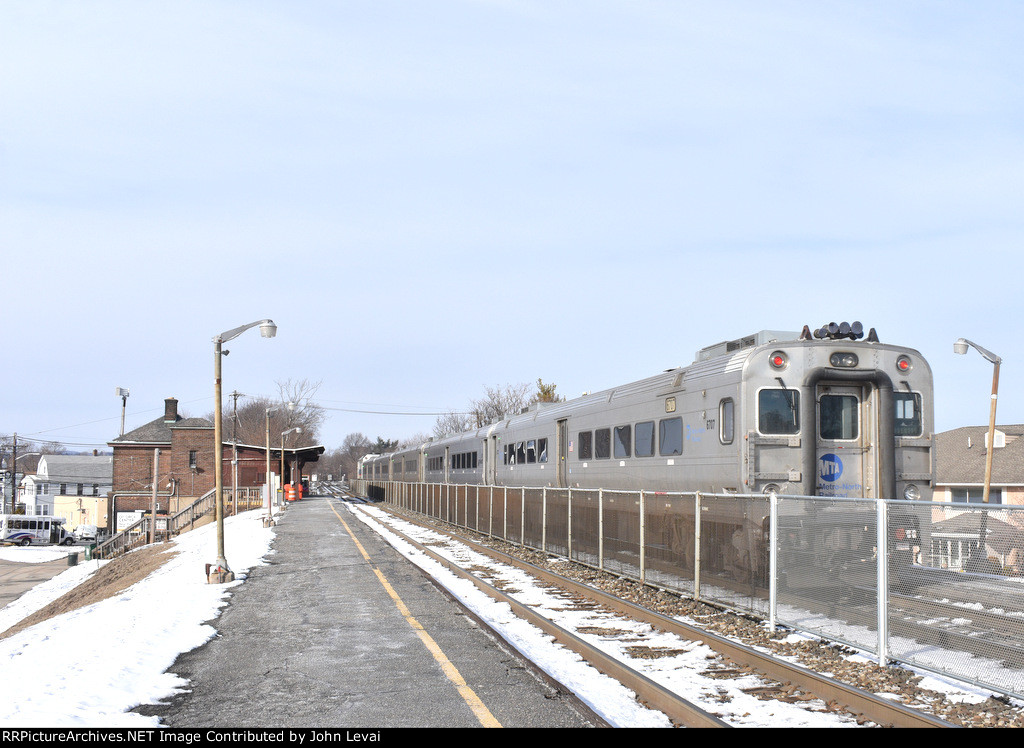 MNR Comet V Cab Car, trailing on NJT Train # 75, as it passes Lyndhurst Station 